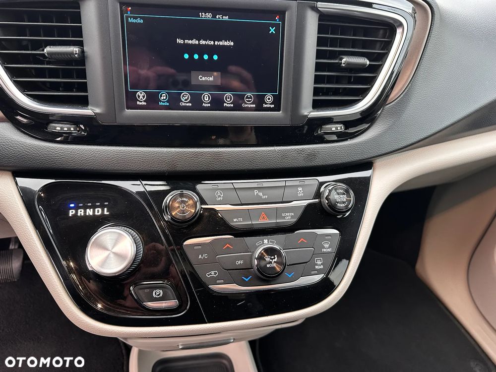 Chrysler Pacifica - 32