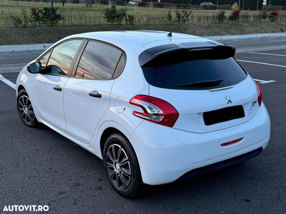 Peugeot 208 - 3