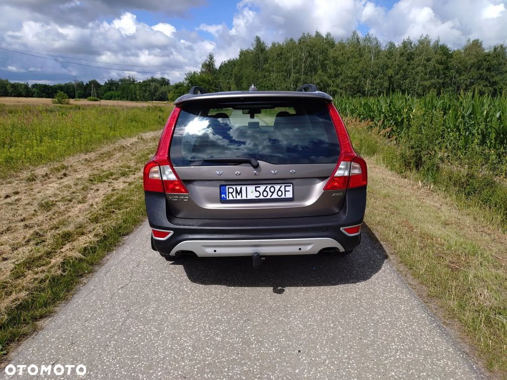 Volvo XC 70 D5 AWD Momentum - 4