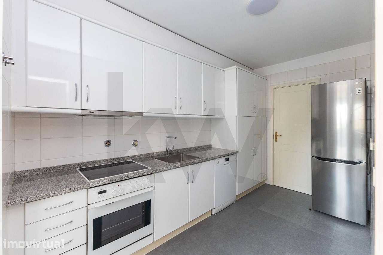T1 com 80 m2, varanda, garagem e arrumos no Pinheiro Manso – Porto - Grande imagem: 3/22