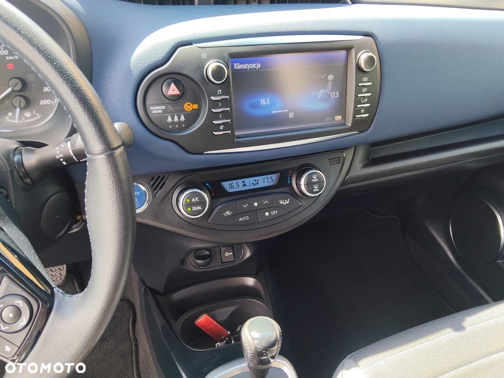 Toyota Yaris Hybrid 100 Premium - 19