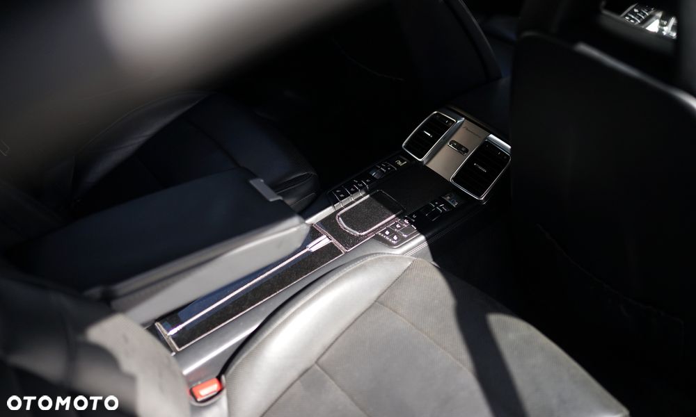 Porsche Panamera 4S - 25