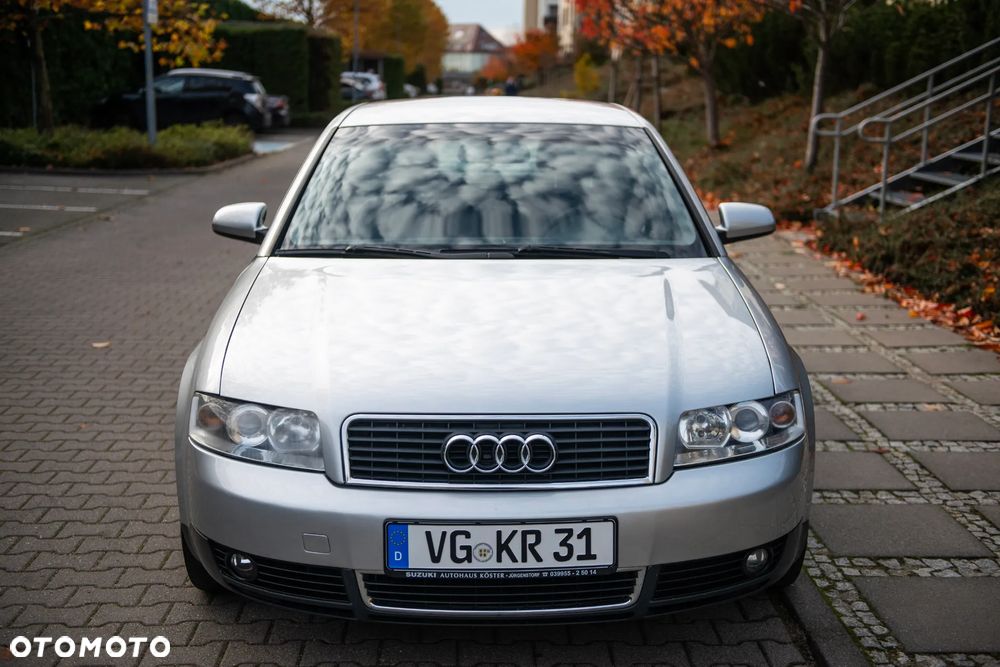 Audi A4 Limousine - 1