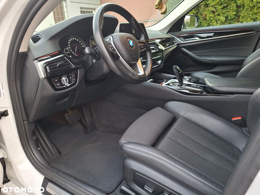 BMW Seria 5 518d Sport Line - 11