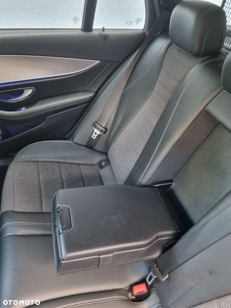 Mercedes-Benz Klasa E 220 d 4-Matic Business Edition 9G-TRONIC - 14