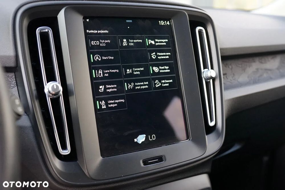 Volvo XC 40 T2 Momentum Core - 12