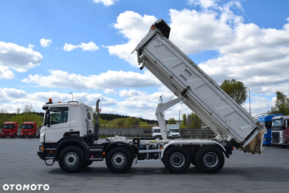 Scania P410 / 8x4 / EURO 6 / WYWROTKA / HYDROBURTA / AUTOMAT / KAMERA COFANIA / NAWIGACJA / HAK / NISKI PRZEBIEG / 2016 / SERWISOWANY / SPROWADZONY - 17