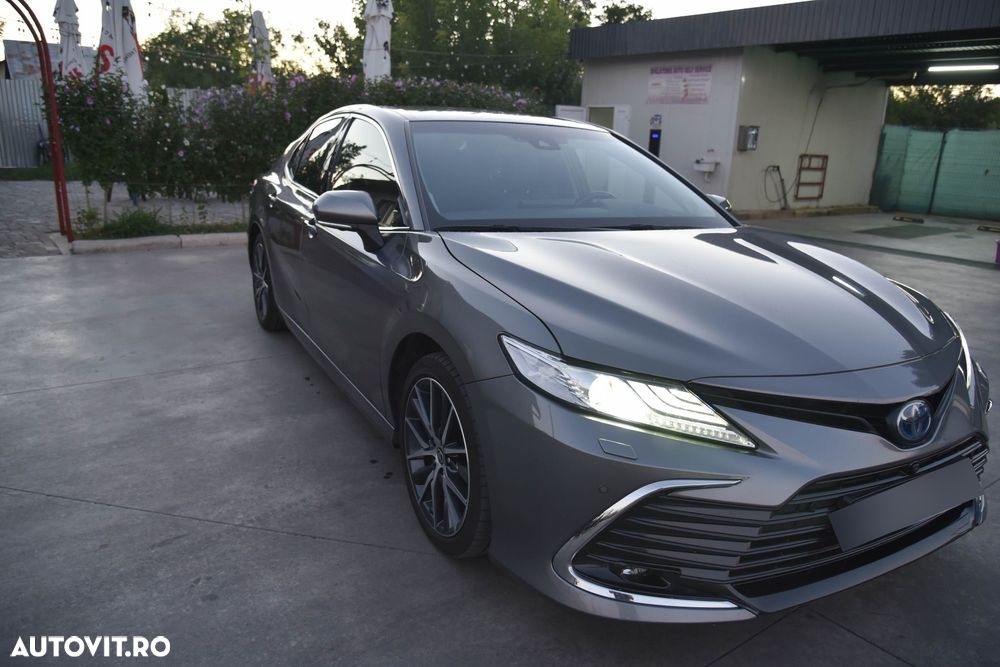 Toyota Camry 2.5 HEV Luxury - 1