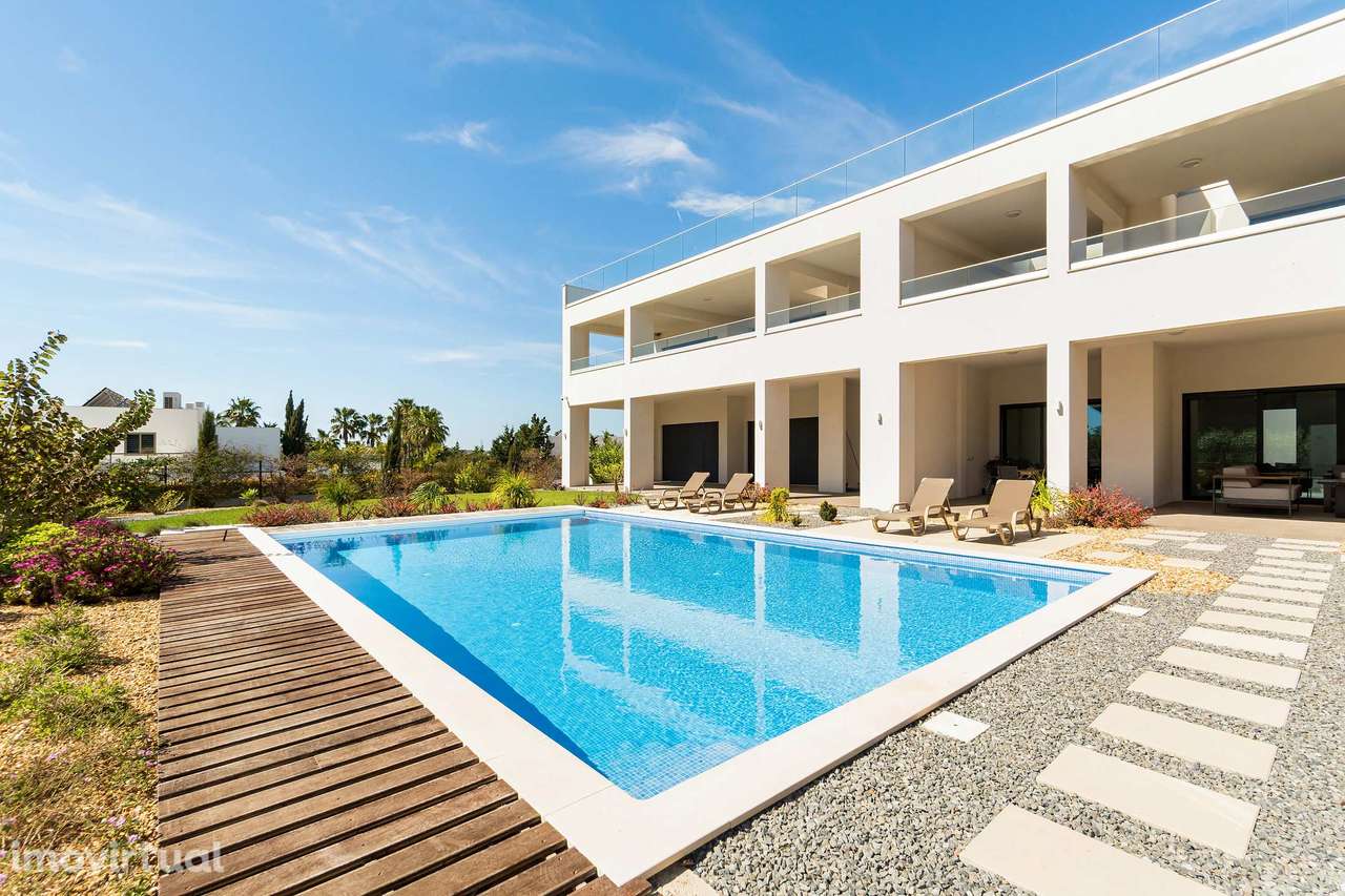 Moradia exclusiva nos Salgados a 200m da Praia - Grande imagem: 3/52