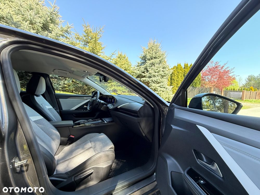 Opel Astra 1.2 T Elegance S&S - 26