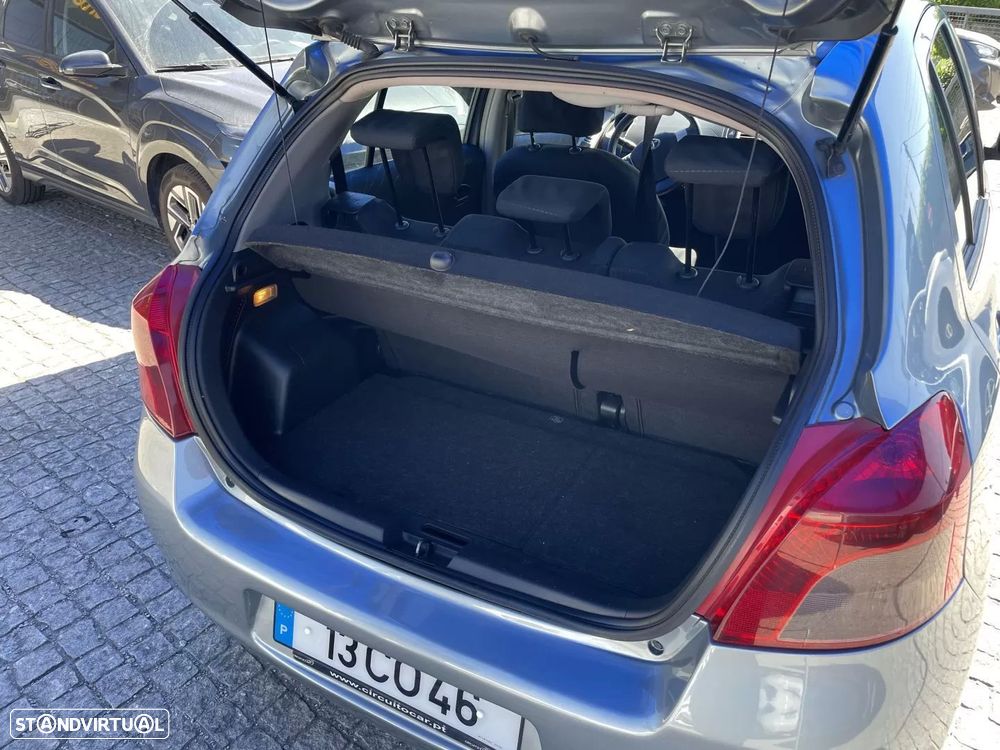 Toyota Yaris 1.0 VVT-i AC Manual - 23