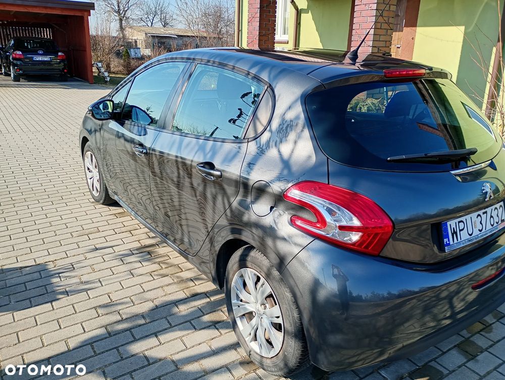 Peugeot 208 - 5