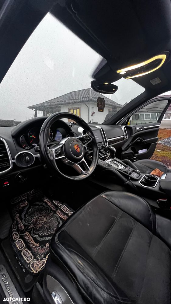 Porsche Cayenne 3.0 L - 19
