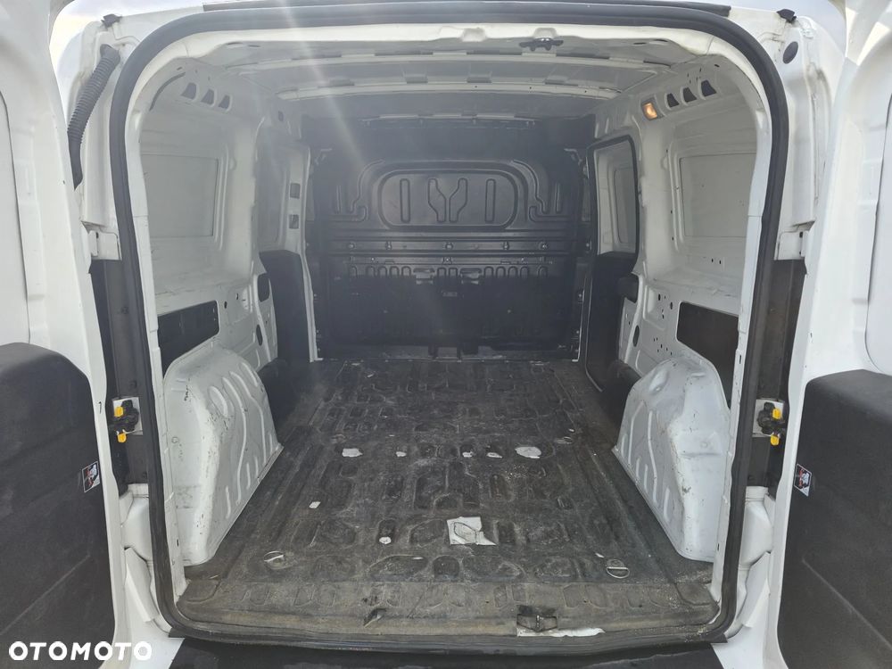 Fiat Doblo Maxi diesel 1,6 105KM blaszak 3 osobowy Krajowy FV23% - 14