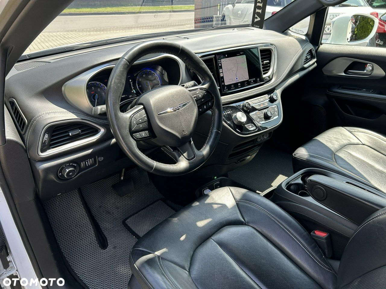 Chrysler Pacifica - 17