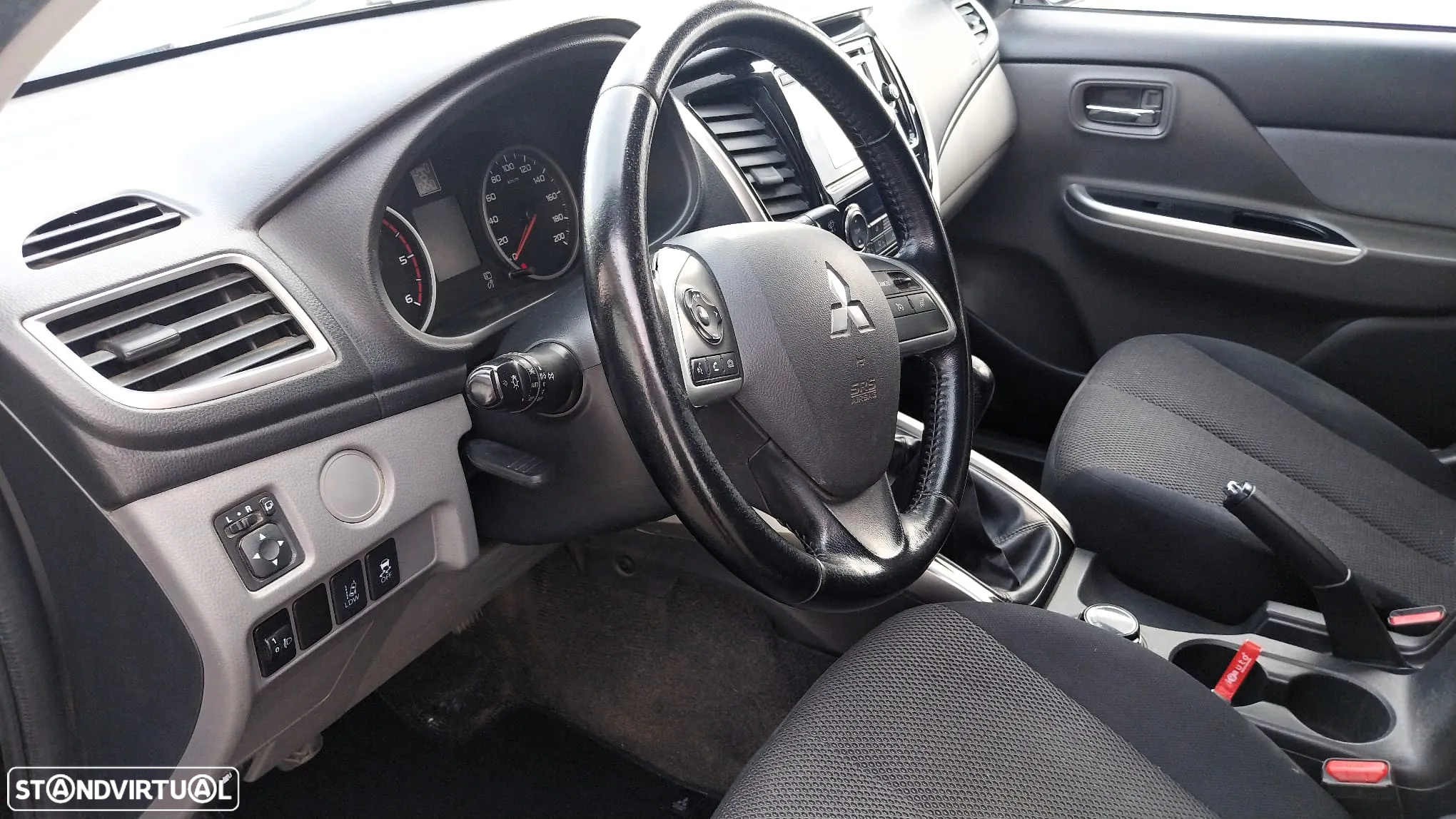 Mitsubishi L200 2.4 DI-D CD Intense Strakar 4WD - 10