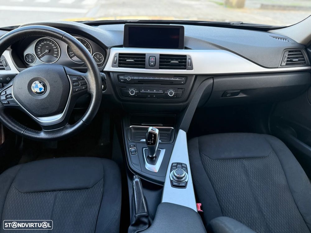 BMW 320 d EfficientDynamics Auto - 12