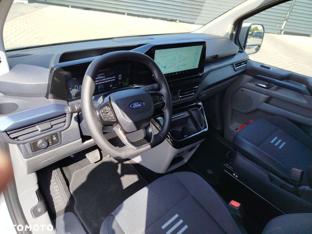 Ford Tourneo Custom - 11