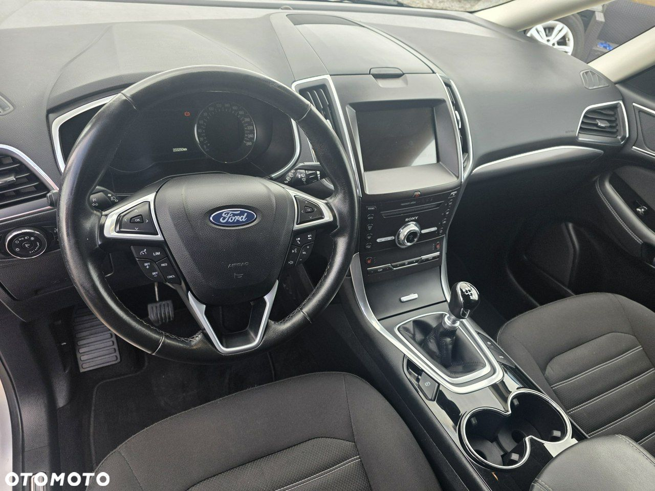 Ford Galaxy - 8
