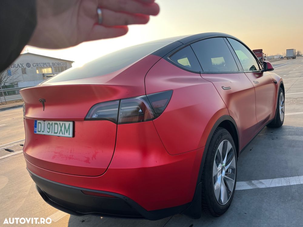 Tesla Model Y - 7