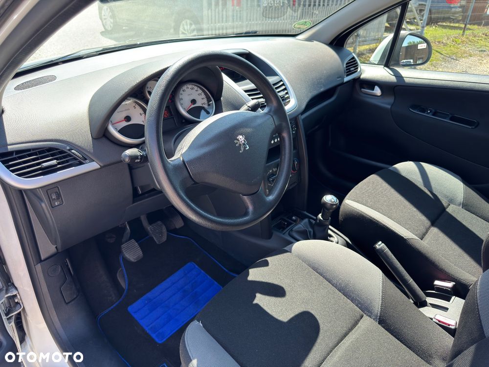Peugeot 207 1.4 16V Trendy - 19