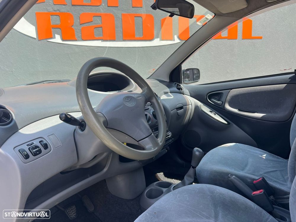 Toyota Yaris 1.0 Base C/Radio - 5