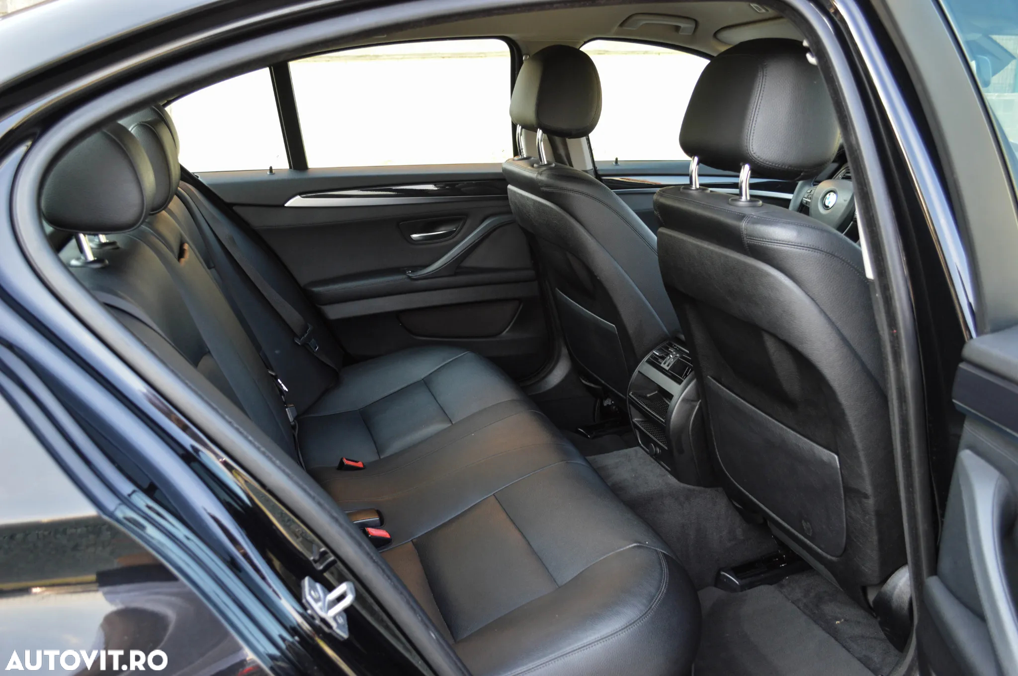BMW Seria 5 520d Aut. - 29