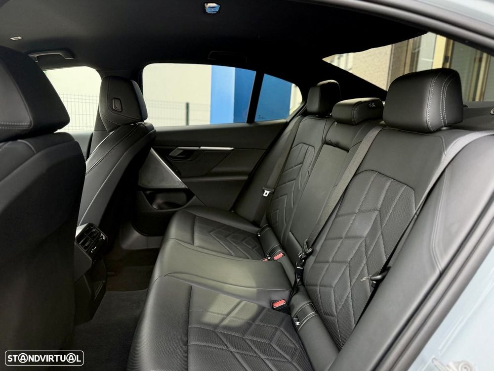 BMW 520 d Pack Desportivo M - 15