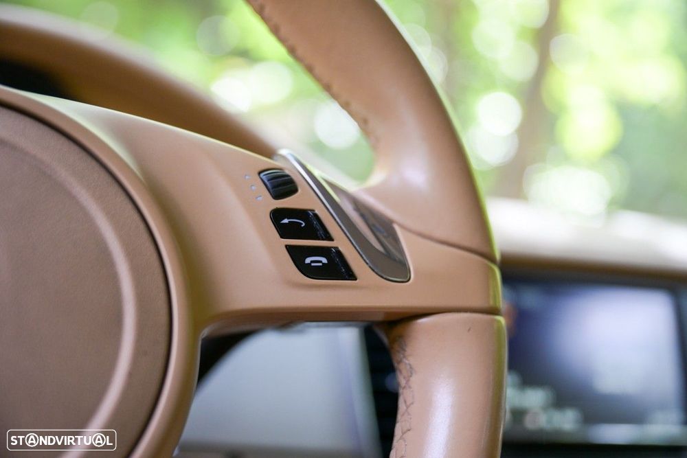 Porsche Panamera S Hybrid J19 - 34