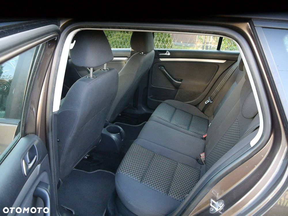 Volkswagen Golf - 23