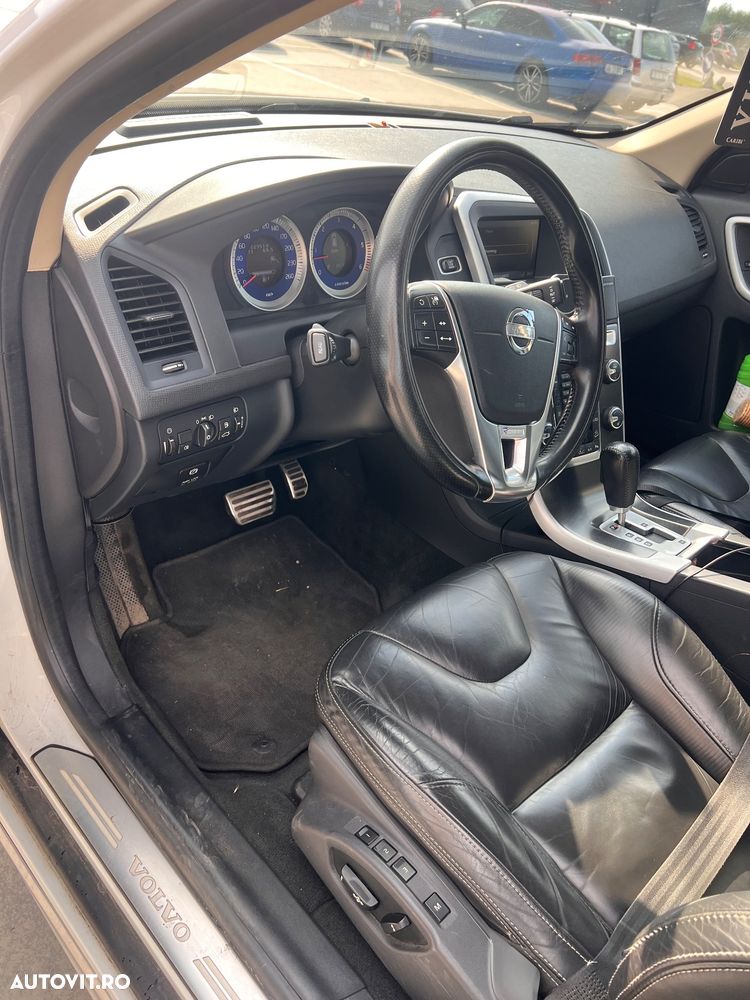 Volvo XC 60 2.4D AWD Aut. RDesign - 12