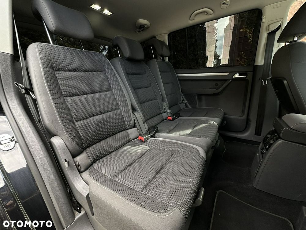 Volkswagen Touran - 11