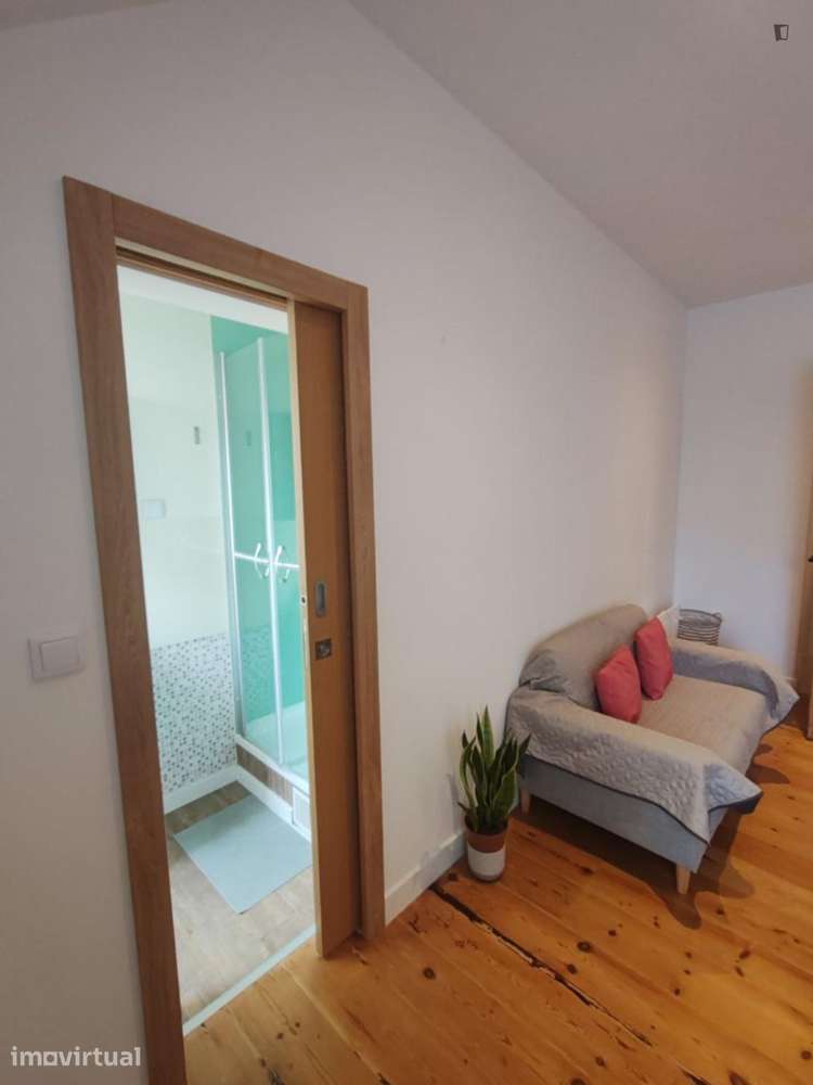Quarto - localizado em Anjos Lisbon - Grande imagem: 4/20