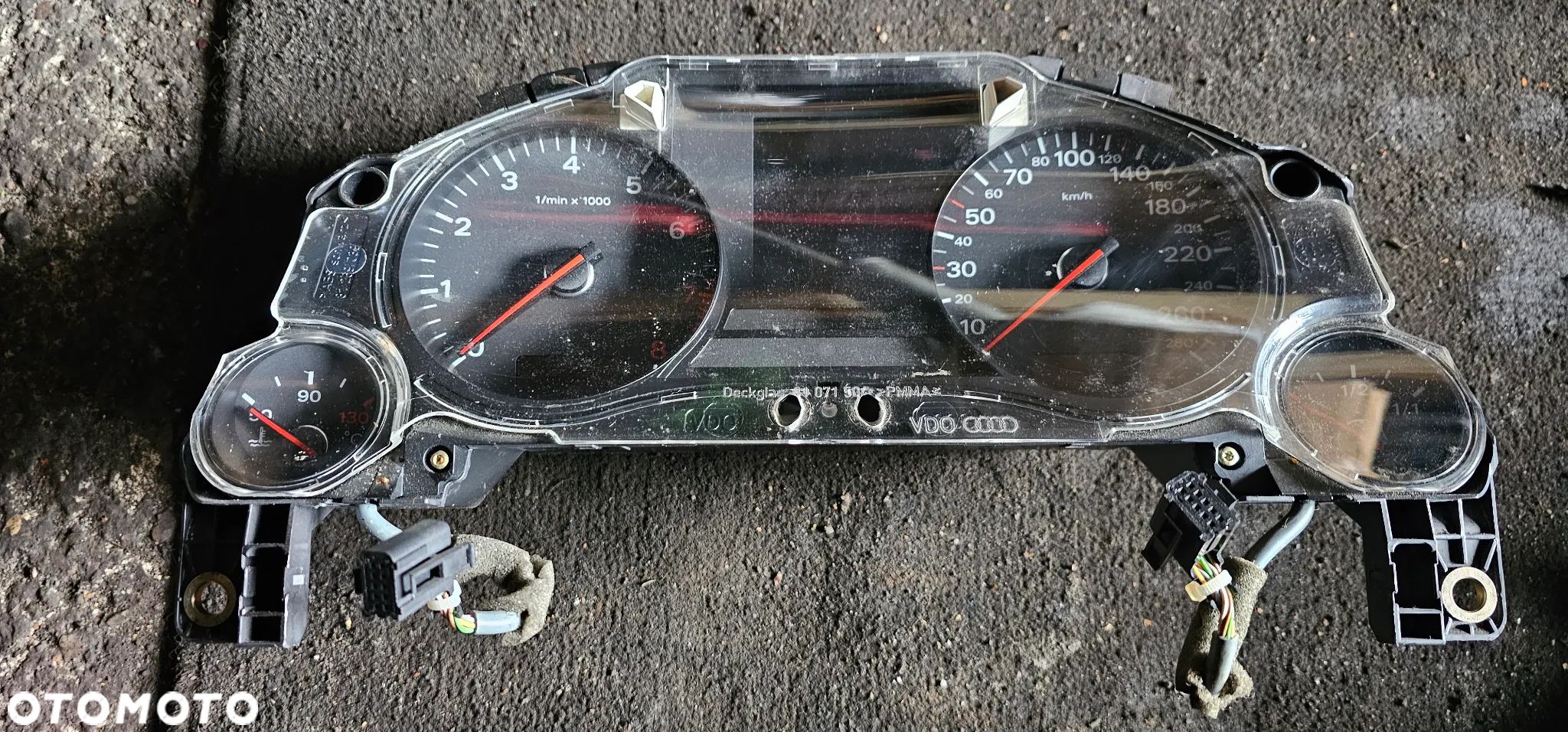 Licznik zegary Audi A8 D3 3.7i 4E0920900E - 1