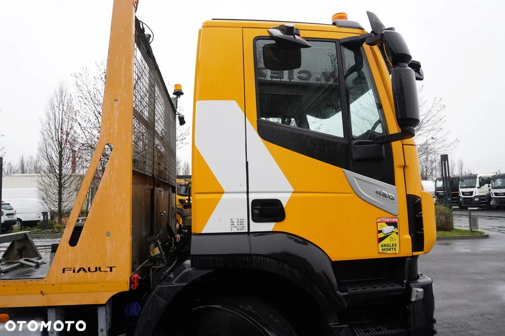 Iveco Stralis 420 8x2 / Zabudowa laweta Fiault / 2 osie skrętne / 17,6 t ładowności - 17