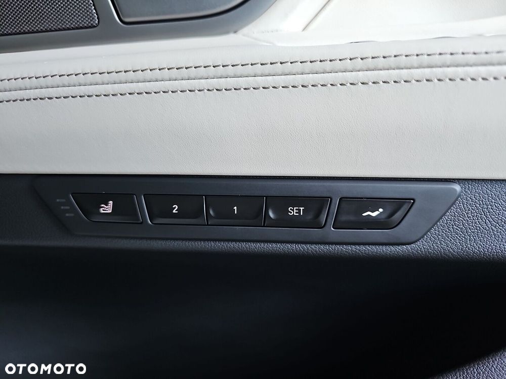 BMW Seria 7 - 38