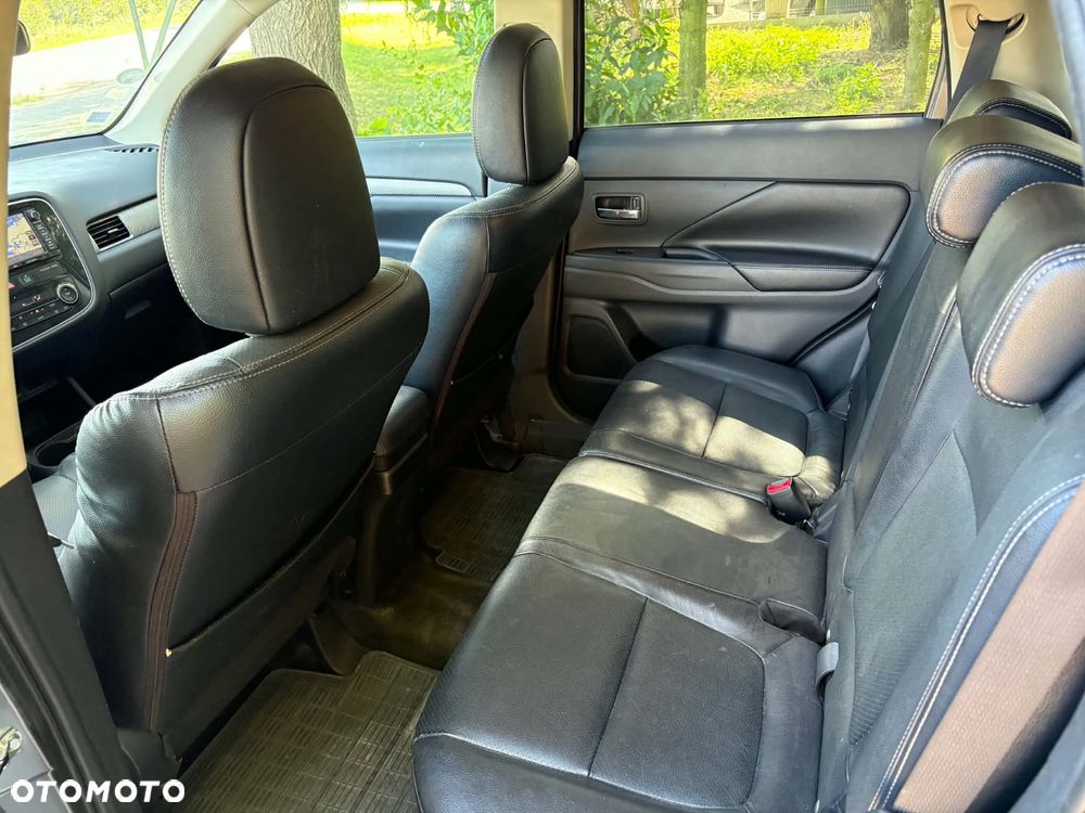 Mitsubishi Outlander - 16