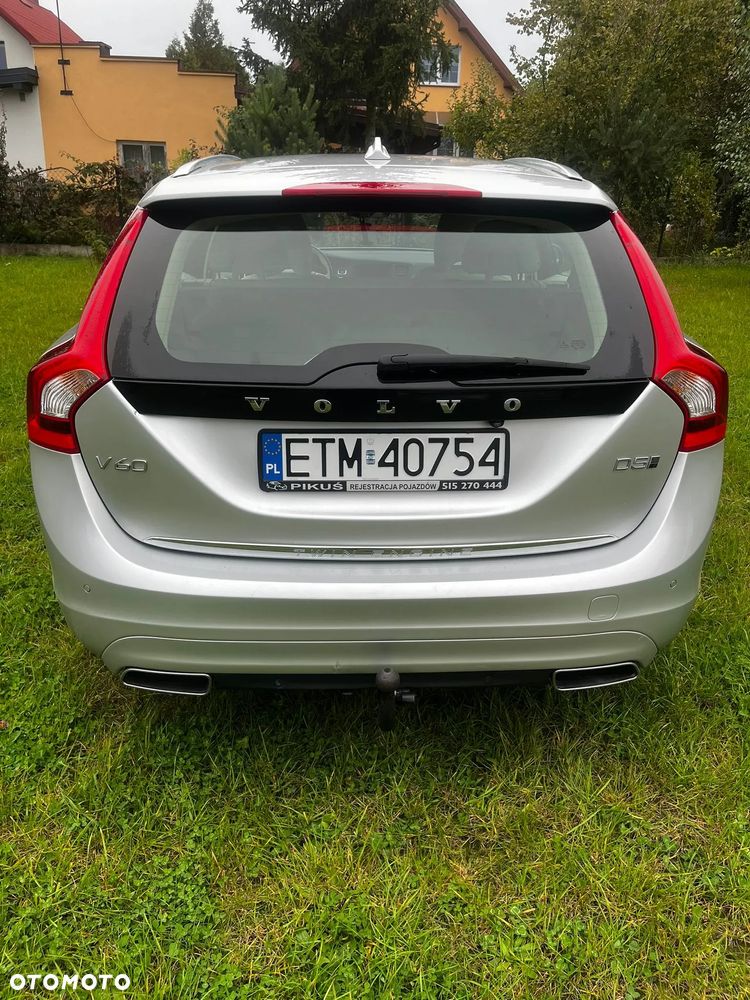 Volvo V60 D6 AWD Plug-in Hybrid R-Design Momentum - 12