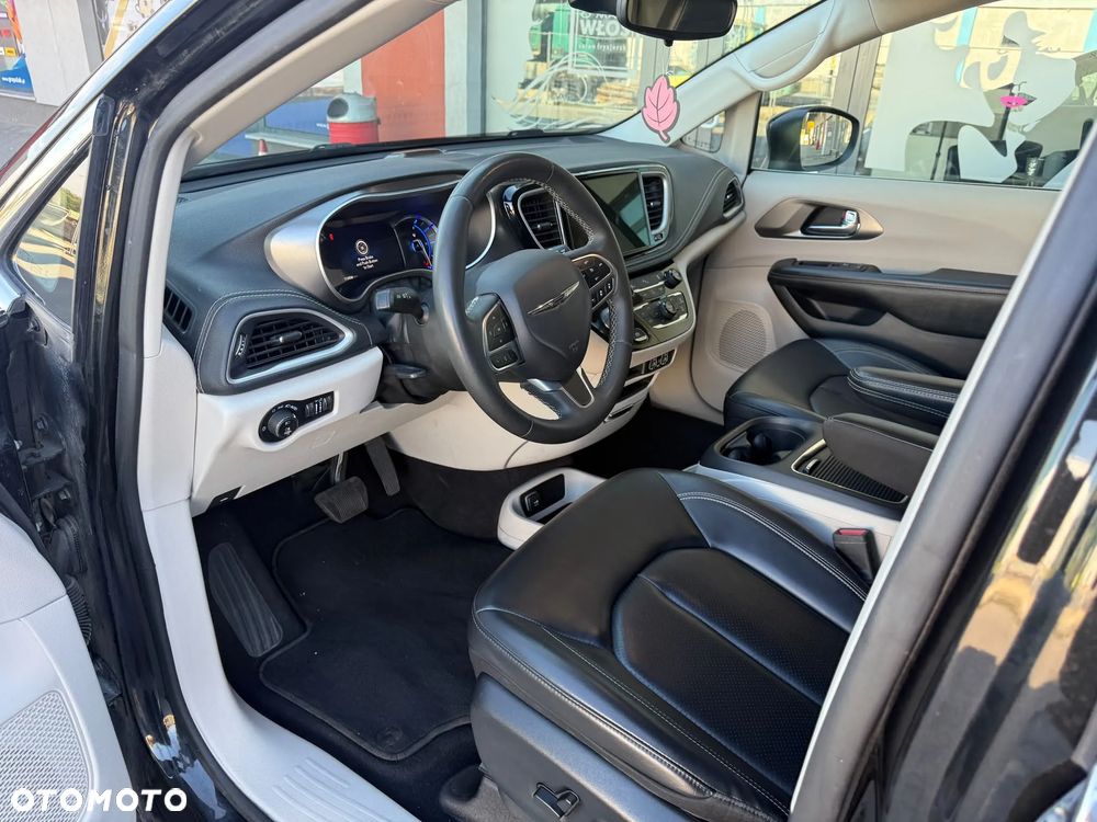 Chrysler Pacifica - 35