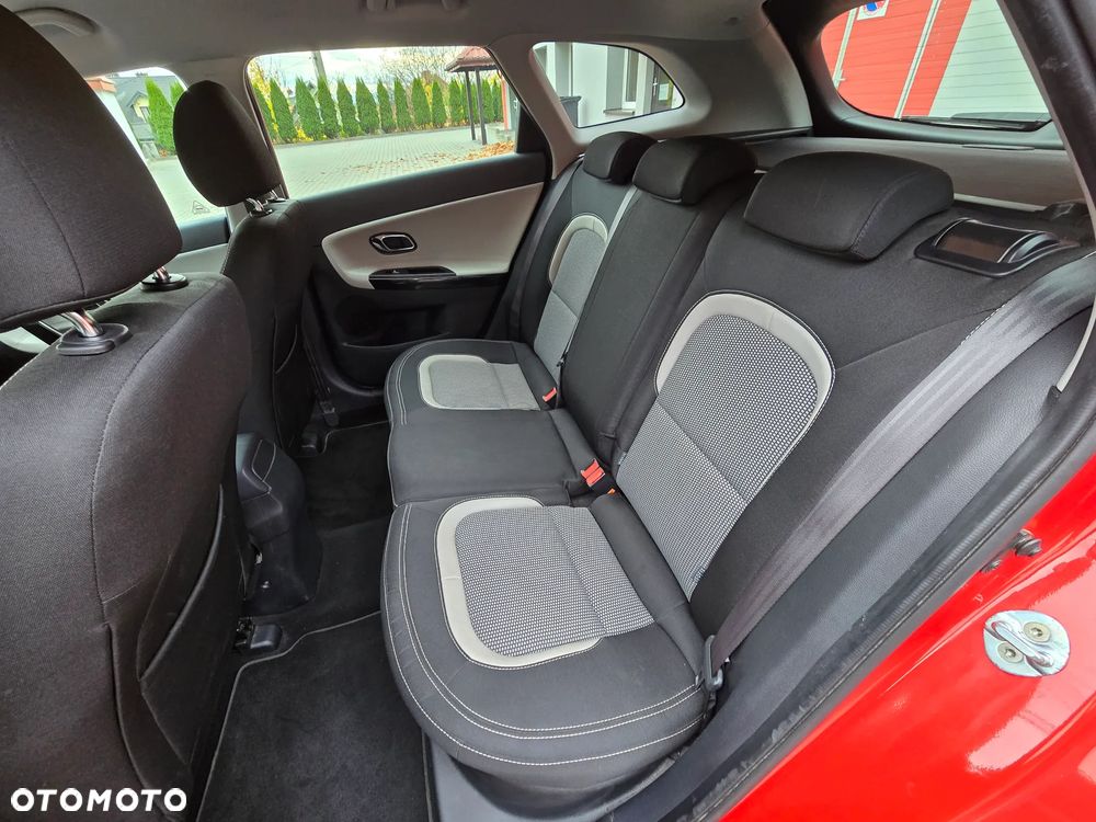 Kia Ceed 1.6 CRDi 128 Dream Team Edition - 30