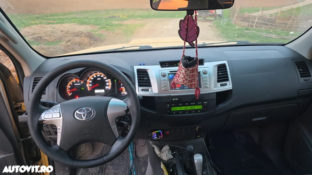 Toyota Hilux 4x4 Cabina Dubla Style+ Aut. - 6