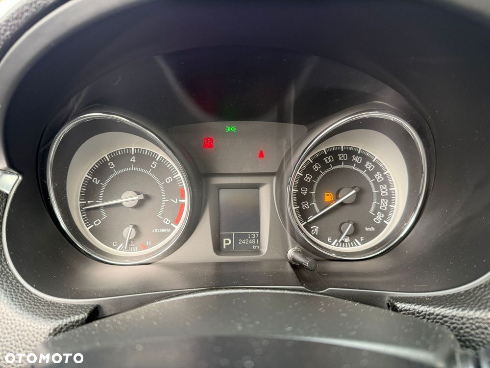 Suzuki Kizashi 2.4 Sport 4WD CVT - 14