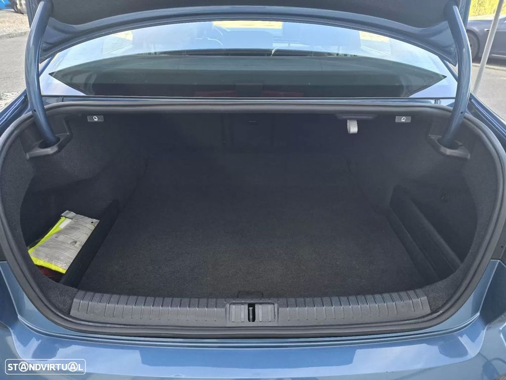 VW Passat 1.6 TDI Confortline DSG - 7