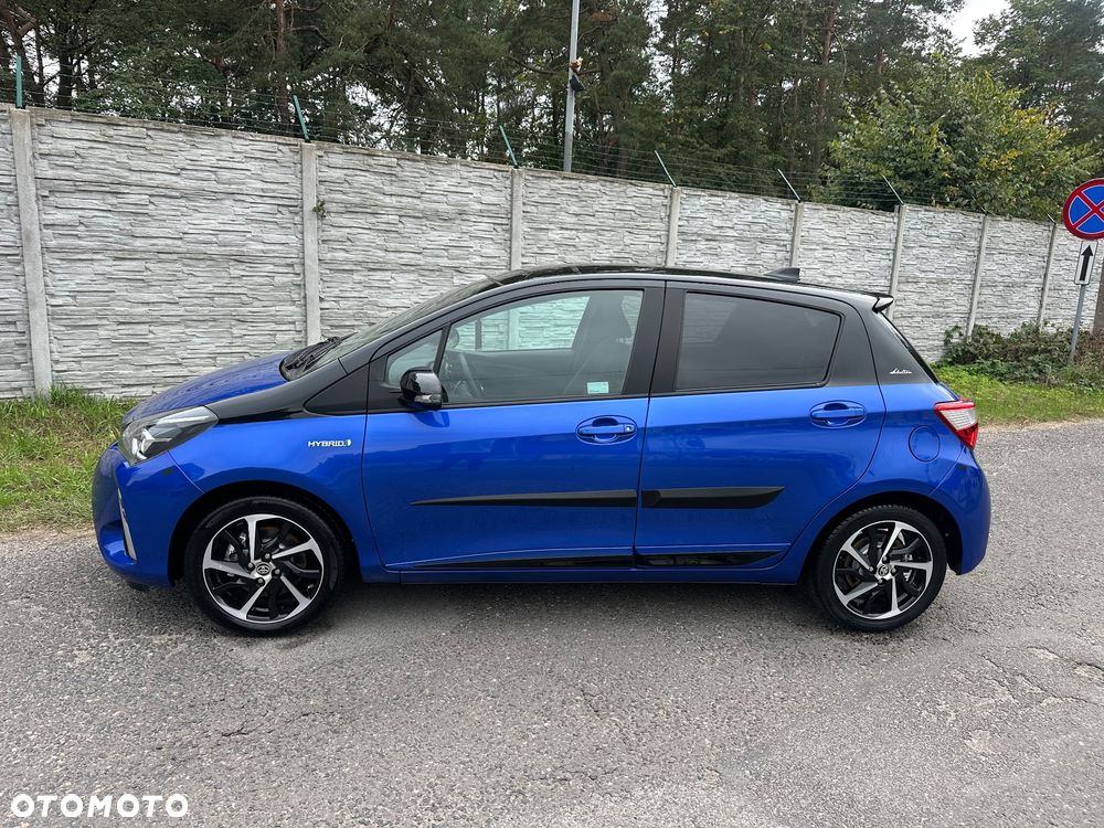 Toyota Yaris Hybrid 100 Selection - 3