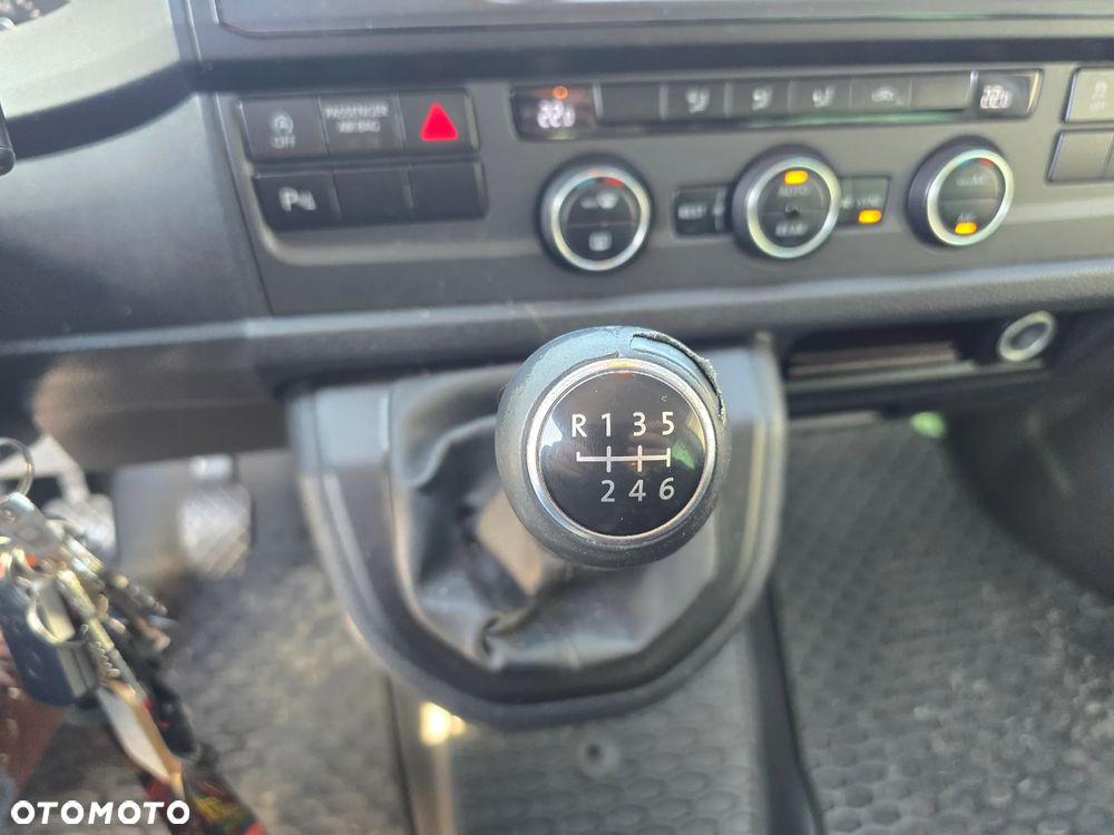 Volkswagen Caravelle - 19