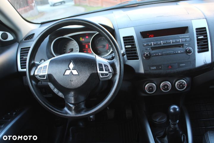 Mitsubishi Outlander - 8