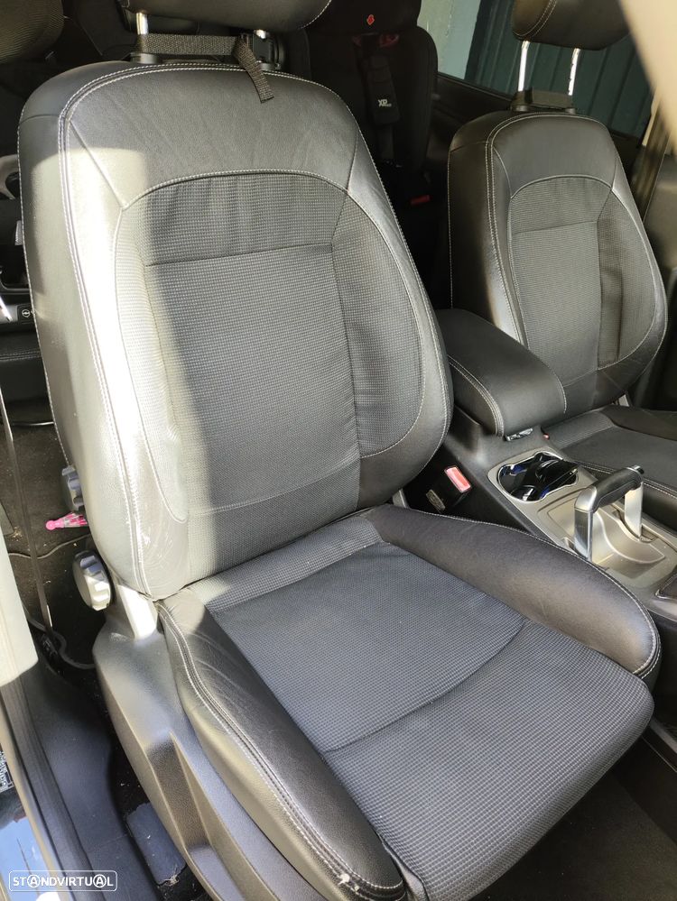 Ford S-Max 2.0 TDCi Titanium 7L - 8