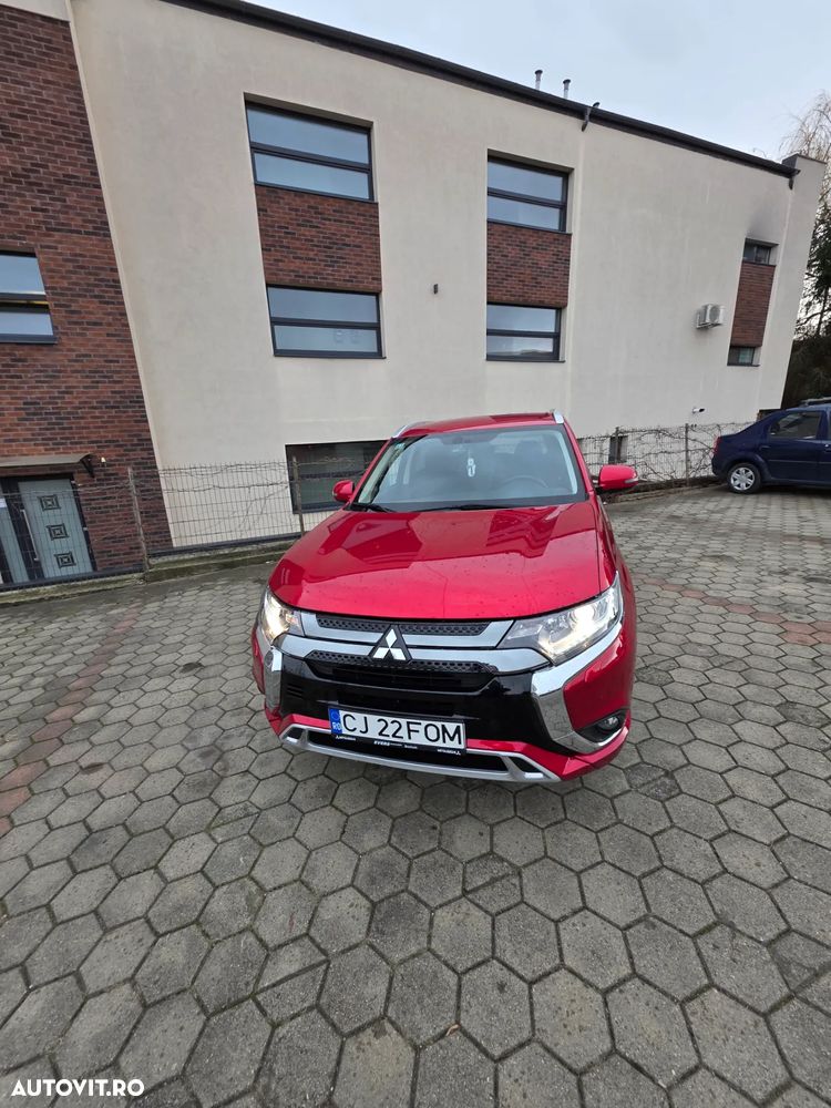 Mitsubishi Outlander PHEV 2.4 L 4X4 Instyle - 2