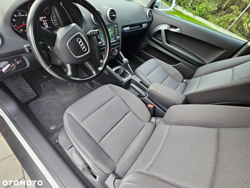 Audi A3 3-drzwiowe 1.6 Attraction - 17