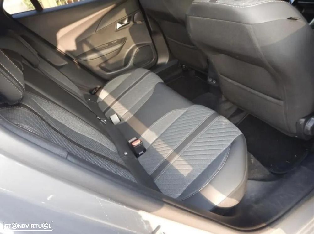 Peugeot e-2008 50 kWh Allure - 4